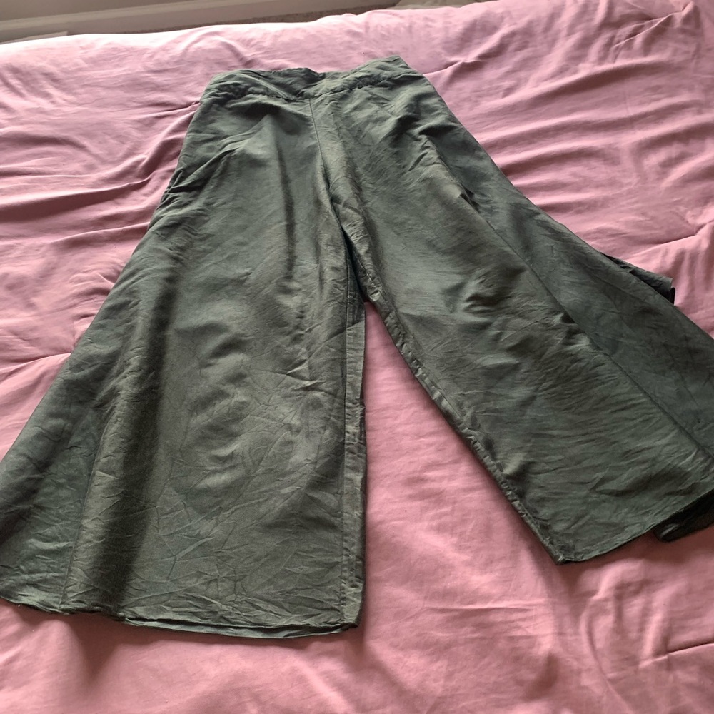 Wide-Leg gaucho pants in green
